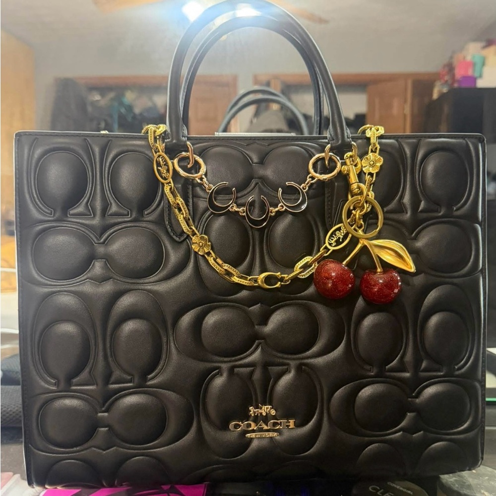 BRAND NEW: Maggie Tote Bag In Signature Leather - Picture 2 of 9